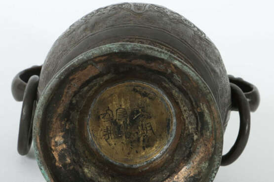 Drachenkopf-Henkelvase China, um 1800, Bronze, Balusterform, ornamenti… - photo 4