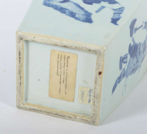 Vierkantvase China, 18. Jh., Weißporzellan mit Blaumalerei, Unterglasu… - фото 4