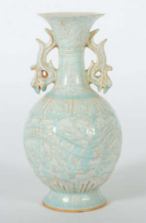 Vase mit Phönixhenkeln China, 19./20. Jh., Keramik, beiger Scherben, m… - фото 1