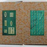 Buch mit 8 Jadetafeln China, 20. Jh., gebundenes Buch mit Brokatrücken… - фото 4