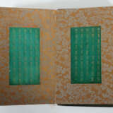 Buch mit 8 Jadetafeln China, 20. Jh., gebundenes Buch mit Brokatrücken… - фото 8