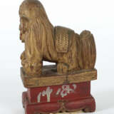 Fo-Hund / Wächterlöwe China, Mitte 19. Jh., Holz, geschnitzt, rot und … - фото 2