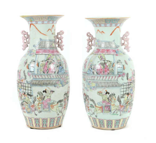 Famille Rose-Vasenpaar China, 19. Jh., Porzellan, polychrome Auf- und … - Foto 1 Famille Rose-Vasenpaar China, 19. Jh., Porzellan, polychrome Auf- und … - Foto 1