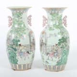 Famille Rose-Vasenpaar China, 19. Jh., Porzellan, polychrome Auf- und … - Foto 2