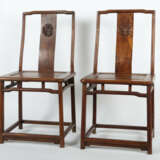 2 Jochlehn-Stühle mit Beistelltisch China, 20. Jh., Hartholz, Rundbein… - Foto 2