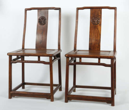 2 Jochlehn-Stühle mit Beistelltisch China, 20. Jh., Hartholz, Rundbein… - Foto 2 2 Jochlehn-Stühle mit Beistelltisch China, 20. Jh., Hartholz, Rundbein… - Foto 2