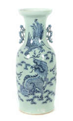 Bodenvase China, um 1900, Porzellan, blau-weiße Unterglasurmalerei mit…