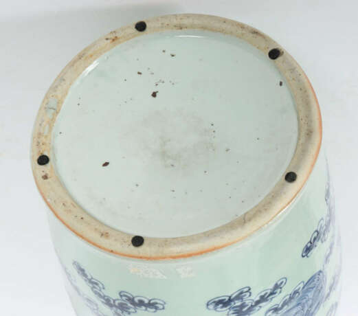 Bodenvase China, um 1900, Porzellan, blau-weiße Unterglasurmalerei mit… - Foto 3 Bodenvase China, um 1900, Porzellan, blau-weiße Unterglasurmalerei mit… - Foto 3