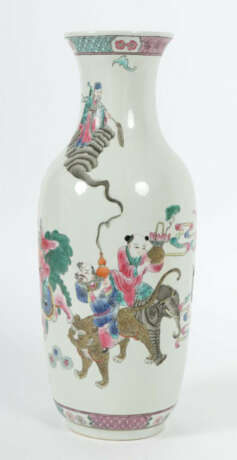 Famille Rose-Vase China, um 1900, Weißporzellan mit polychromer Unterg… - фото 2 Famille Rose-Vase China, um 1900, Weißporzellan mit polychromer Unterg… - фото 2