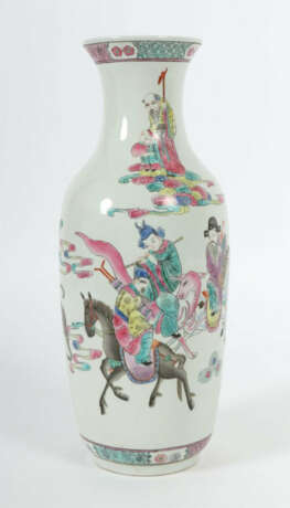 Famille Rose-Vase China, um 1900, Weißporzellan mit polychromer Unterg… - фото 3 Famille Rose-Vase China, um 1900, Weißporzellan mit polychromer Unterg… - фото 3