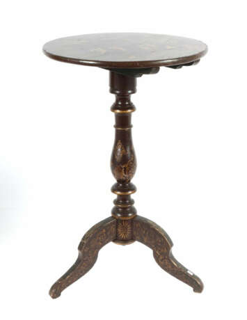 Kleiner Salontisch China, Mitte 20. Jh., Holz, Lackarbeit, Säulenfuß a… - Foto 1 Kleiner Salontisch China, Mitte 20. Jh., Holz, Lackarbeit, Säulenfuß a… - Foto 1