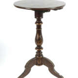 Kleiner Salontisch China, Mitte 20. Jh., Holz, Lackarbeit, Säulenfuß a… - Foto 1