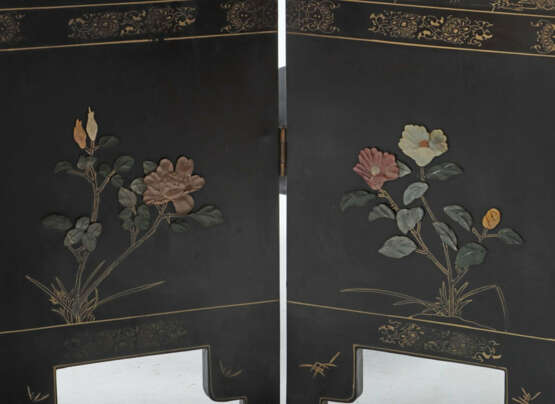 Paravent China, 20. Jh., schwarz lackierte Holzelemente mit Scharnierv… - фото 4 Paravent China, 20. Jh., schwarz lackierte Holzelemente mit Scharnierv… - фото 4