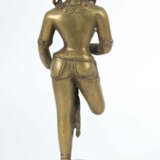 Figur einer tanzenden Yogini oder Dakini Indien, 19./20. Jh., Gelbguss… - фото 2