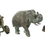 Konvolut Figuren Indien, 19./20. Jh., Bronze, bestehend aus einem bekr… - photo 1