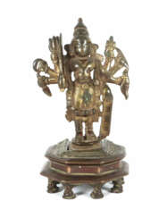 Vishnu Indien, 16./17. Jh., Bronze, auf oktogonalen Sockel eingeschobe…