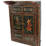 Bemalte Tür en miniature Indien, wohl 19. Jh., Holzrahmen mit 2 an Hak… - photo 2