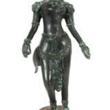 Devi Tara Wohl Java/Indonesien, 18./19. Jh., Bronze, reliefierter Körp… - photo 1