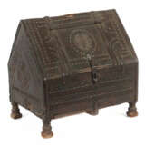 Kleine Giebeltruhe Nach Angaben des Sammlers in Singaraja/Bali erworbe… - photo 1