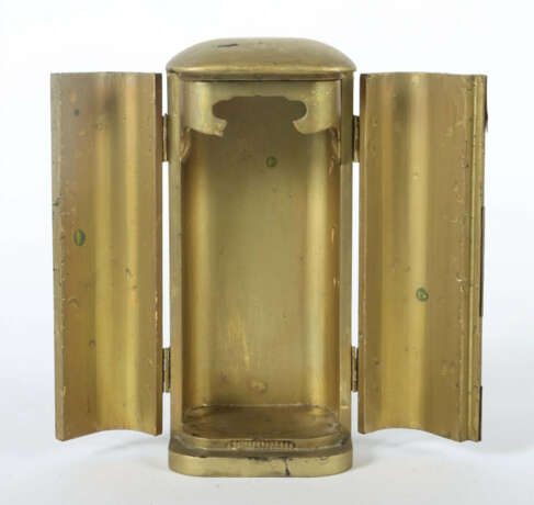 Zushi-Schrein Japan, 19./20. Jh., Holz, goldfarben lackiert, durchbroc… - photo 2 Zushi-Schrein Japan, 19./20. Jh., Holz, goldfarben lackiert, durchbroc… - photo 2