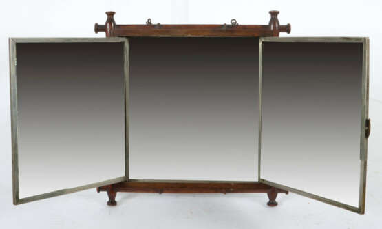 Kosmetischer Stellspiegel Japan, um 1900, Holzrahmen in Bambusstangen … - фото 3 Kosmetischer Stellspiegel Japan, um 1900, Holzrahmen in Bambusstangen … - фото 3