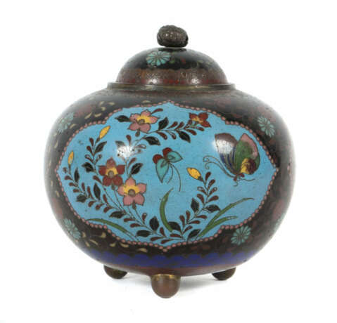 Cloisonné-Deckelvase Japan, 19. Jh., Zellenschmelzemaille, gebauchte K… - фото 1