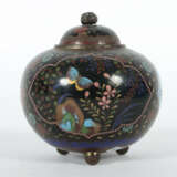 Cloisonné-Deckelvase Japan, 19. Jh., Zellenschmelzemaille, gebauchte K… - фото 2