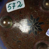 Cloisonné-Deckelvase Japan, 19. Jh., Zellenschmelzemaille, gebauchte K… - фото 3