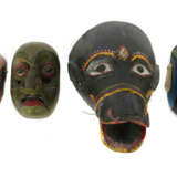 Vier farbig bemalte Masken 20. Jh., 1x Papiermaché-Maske Japan, Männer… - фото 1