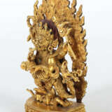 Mahakala Nepal, Mitte 20. Jh., Bronze, feuervergoldet, dreiteilig mit … - photo 2