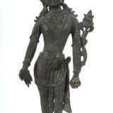 Stehender Bodhisattva Nepal, um 1700, Padmapani Lokeshvara, Bronze, zw… - photo 1