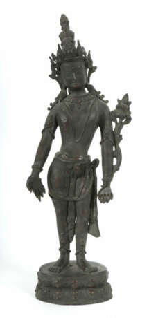 Stehender Bodhisattva Nepal, um 1700, Padmapani Lokeshvara, Bronze, zw… - photo 1 Stehender Bodhisattva Nepal, um 1700, Padmapani Lokeshvara, Bronze, zw… - photo 1