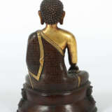 Feine Bronze des Buddha Shakyamuni Nepal, 18./19. Jh., Bronze, patinie… - photo 2