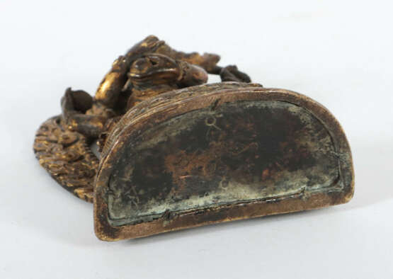 Miniatur des Black Jambala Tibet, 18. Jh., Bronze, vergoldet, mit eing… - photo 3 Miniatur des Black Jambala Tibet, 18. Jh., Bronze, vergoldet, mit eing… - photo 3