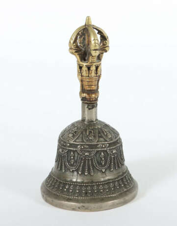 Dril-bu, Ritualglocke Tibet, 19./20. Jh., Bronze und Eisen, die Glocke… - фото 2 Dril-bu, Ritualglocke Tibet, 19./20. Jh., Bronze und Eisen, die Glocke… - фото 2