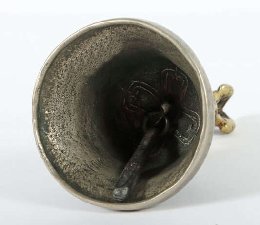 Dril-bu, Ritualglocke Tibet, 19./20. Jh., Bronze und Eisen, die Glocke… - фото 3 Dril-bu, Ritualglocke Tibet, 19./20. Jh., Bronze und Eisen, die Glocke… - фото 3