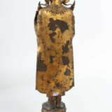 Stehender Buddha in Abhayamudra Thailand, 19. Jh., Bronze, blattvergol… - фото 3