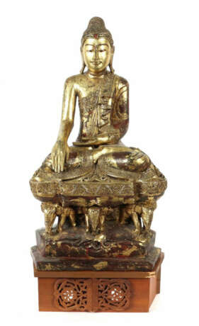 Burmesischer Buddha Thailand, 2. Hälfte 20. Jh., Holz, geschnitzt, rot… - photo 1 Burmesischer Buddha Thailand, 2. Hälfte 20. Jh., Holz, geschnitzt, rot… - photo 1