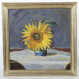 Maler des 20./21. Jh. ''Sonnenblume'', in einer Vase auf weißer Tischd… - photo 2