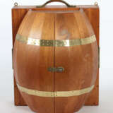 Wandschrank-Bar als Whisky-Fass um 1970, kastenförmiger Holzkorpus mit… - photo 2