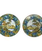 Produktkatalog. Set of Two Hand-Pair of Italian Renaissance Style Platters by N. Tapolini, 1970s