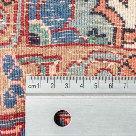 Orientteppich. BIDJAR/PERSIEN, 20. Jahrhundert, ca. 312x210 cm. - Foto 4