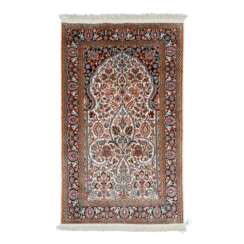 Orientteppich aus Kaschmirseide. 20. Jahrhundert, 156x95 cm.