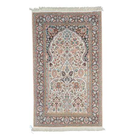 Orientteppich aus Kaschmirseide. 20. Jahrhundert, 156x95 cm. - photo 2