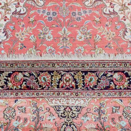 Orientteppich aus Seide. 20. Jahrhundert, 153x103 cm. - photo 5