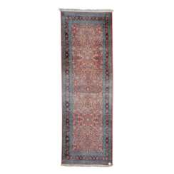 Orientteppich aus Kaschmirseide. 20. Jahrhundert, 270x93 cm.
