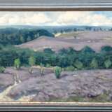 Wessel, Erich (1906 Hamburg-1985 ebenda) "Blühende Heidelandschaft", Öl/ Hartfaser, sign. u.r. und dat. ´74, 29x49 cm, Rahmen (( E.Wessel war ein Hamburger Landschafts- und Porträtmaler, der auch Stilleben, Akt… - photo 1
