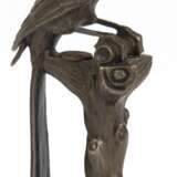 Bronze-Figur "Papagei auf Baumstamm sitzend", braun patiniert, 20, Jh., Pariser Gießerplakette, H. 19 cm - photo 1