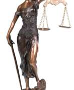 Overview. Bronze-Figur &quot;Justitia&quot;, mit Augenbinde, Waage und Schwert auf Buch und Schlange stehend, braun patiniert, auf runder Marmorplinthe, Ges.-H. 47,5 cm