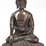 Bronzefigur "Buddha auf Lotusthron sitzend", patiniert, H. 18 cm - photo 1